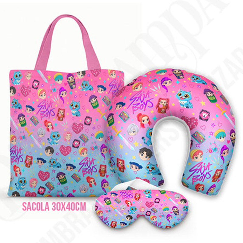 Kit Guerreiras K-Pop personalizado: almofada de pescoço infantil, ecobag 36x42 cm e máscara de dormir, estampa rosa.