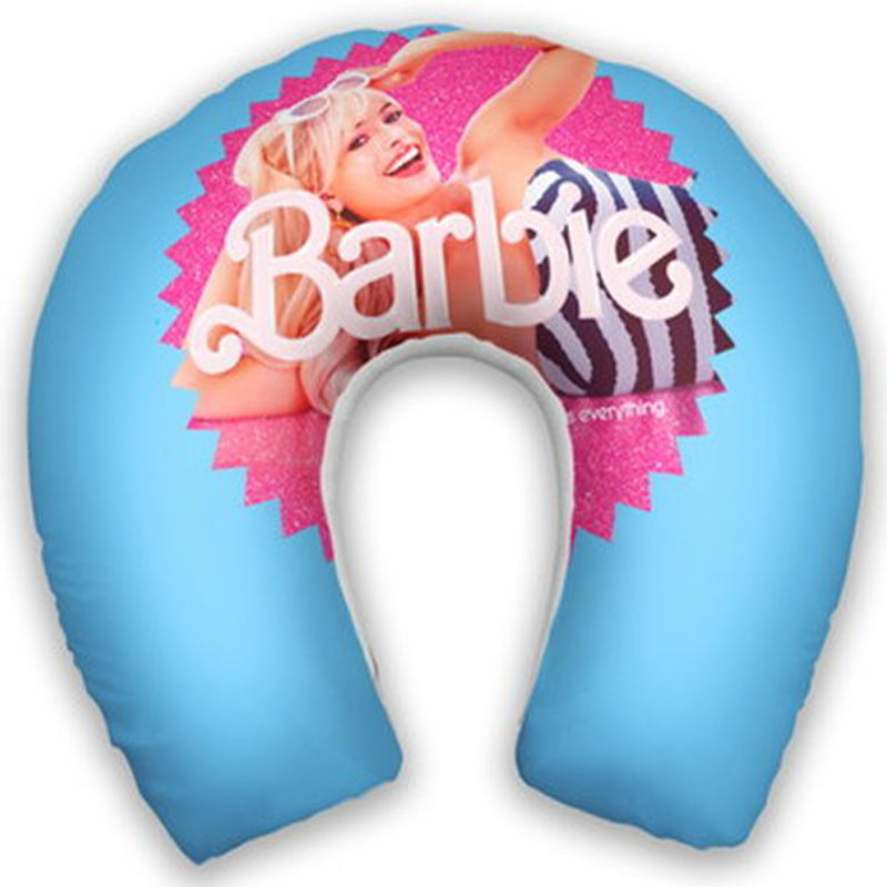 Almofada de pescoço infantil Barbie: Barbie e lettering branco sobre fundo azul com destaque rosa.