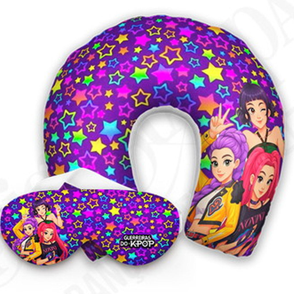 Kit infantil Guerreiras K-Pop: almofada de pescoço e máscara de dormir personalizadas, estampa estrelas.