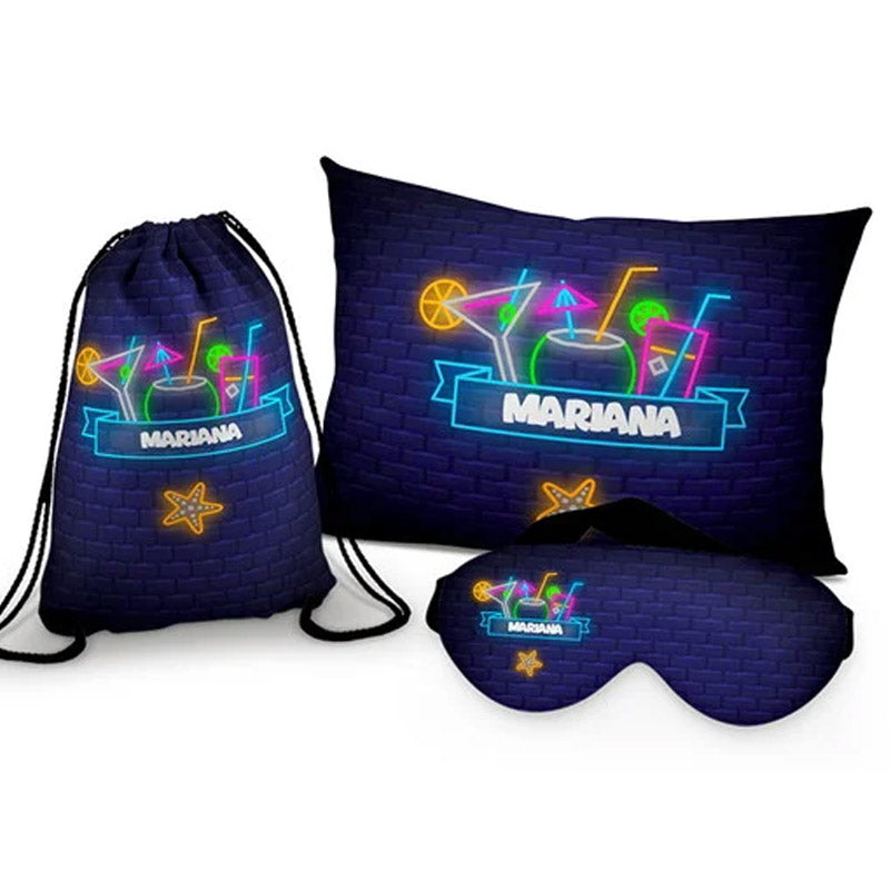 Kit Neon, preto com estrelas, com almofada, sacochila e máscara de dormir.