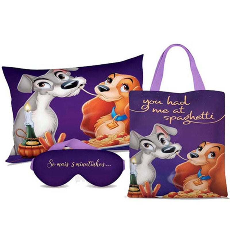 Kit Dama e Vagabundo personalizado: almofada 20x30 cm, ecobag 25x32 cm e máscara de dormir, estampa roxo.