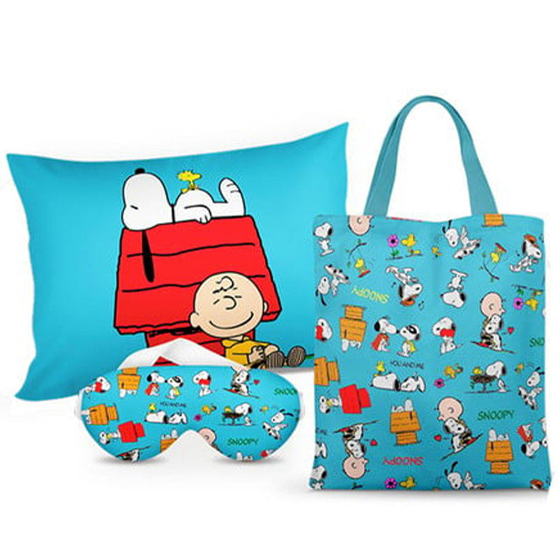 Kit Snoopy personalizado: almofada 20x30 cm, ecobag 25x32 cm e máscara de dormir, estampa azul.