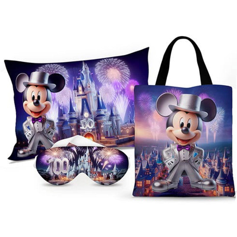 Kit Mickey personalizado: almofada 20x30 cm, ecobag 25x32 cm e máscara de dormir, estampa roxo.