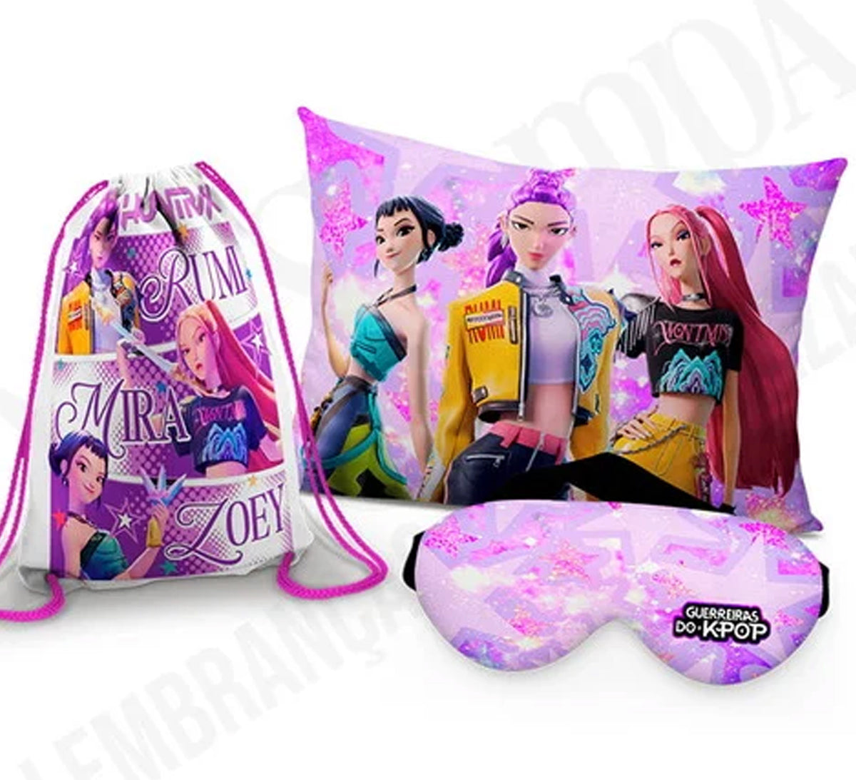 Kit Guerreiras K-Pop, roxo com personagens, com almofada, sacochila e máscara de dormir.