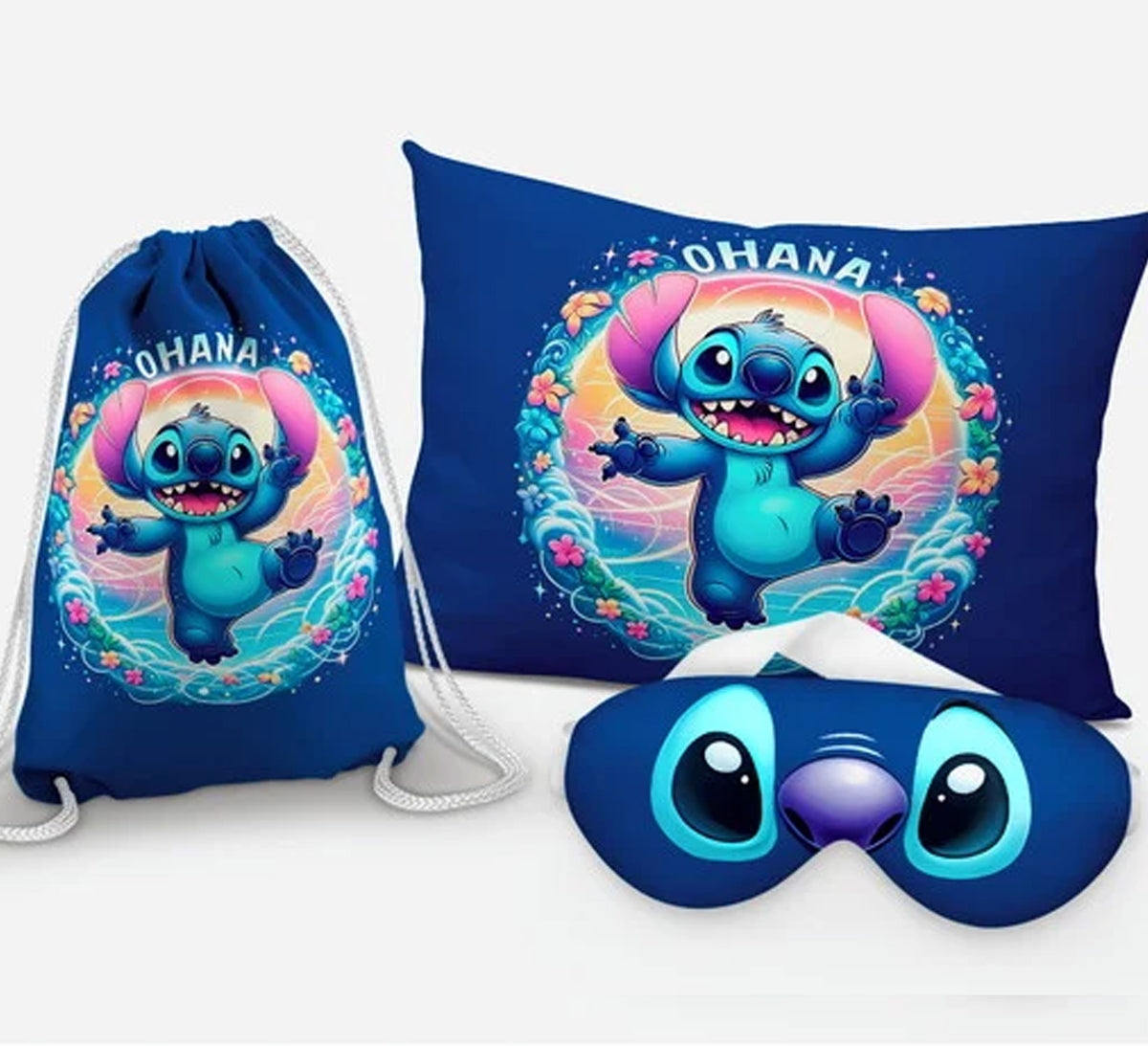 Kit Stitch, azul com flores, com almofada, sacochila e máscara de dormir.