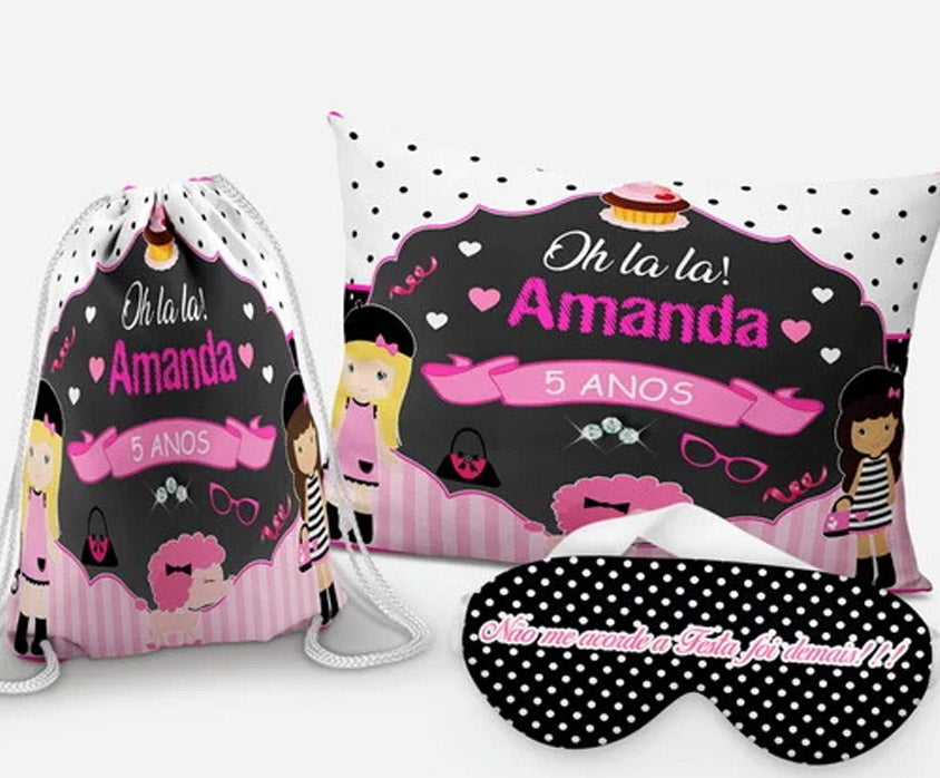Kit Paris, rosa e preto com poás, com almofada, sacochila e máscara de dormir.