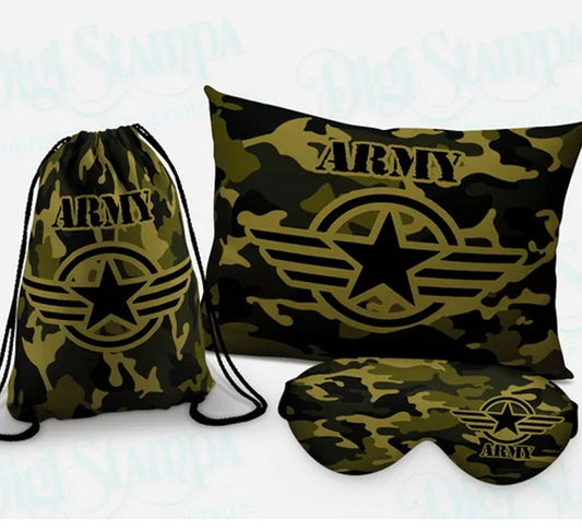 Kit Militar, verde camuflado, com almofada, sacochila e máscara de dormir.