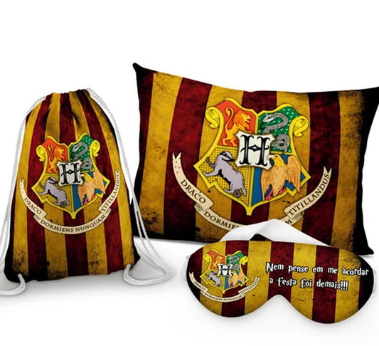 Kit Harry Potter, listras vermelhas e amarelas, com almofada, sacochila e máscara de dormir.