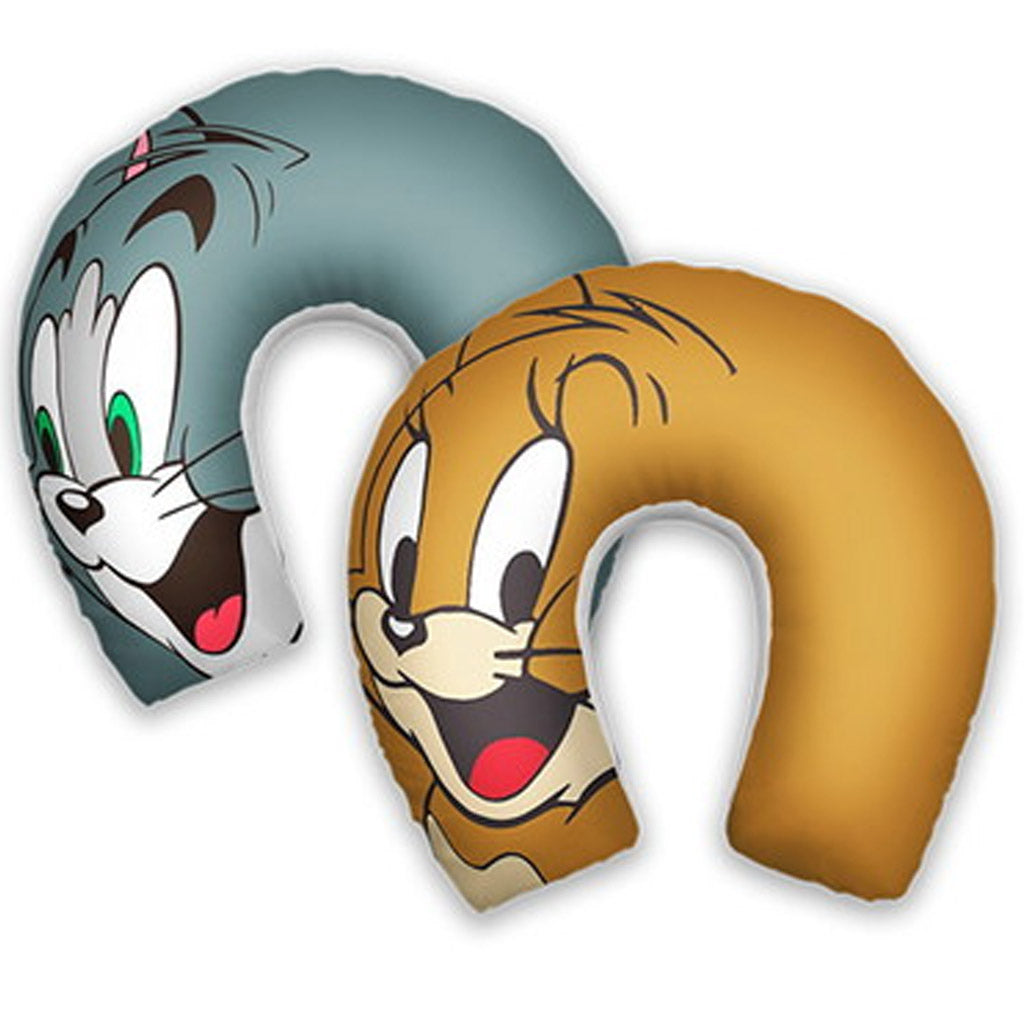 Almofada de pescoço infantil Tom e Jerry: rostos de Tom e Jerry em destaque sobre áreas cinza e marrons.