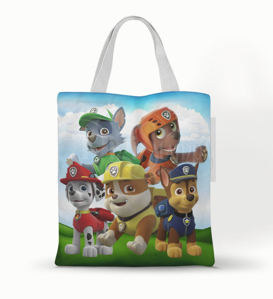 Ecobag personalizada Patrulha Canina: personagens no gramado, com alças.