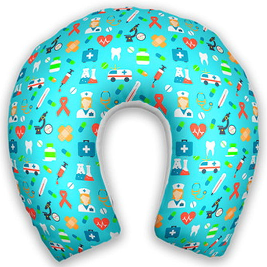 Almofada de pescoço infantil Enfermagem: instrumentos e símbolos ligados à enfermagem sobre fundo verde-água.