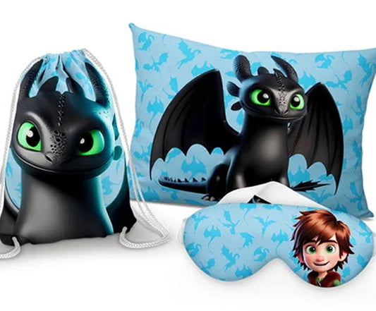 Kit Banguela, azul com desenhos, com almofada, sacochila e máscara de dormir.
