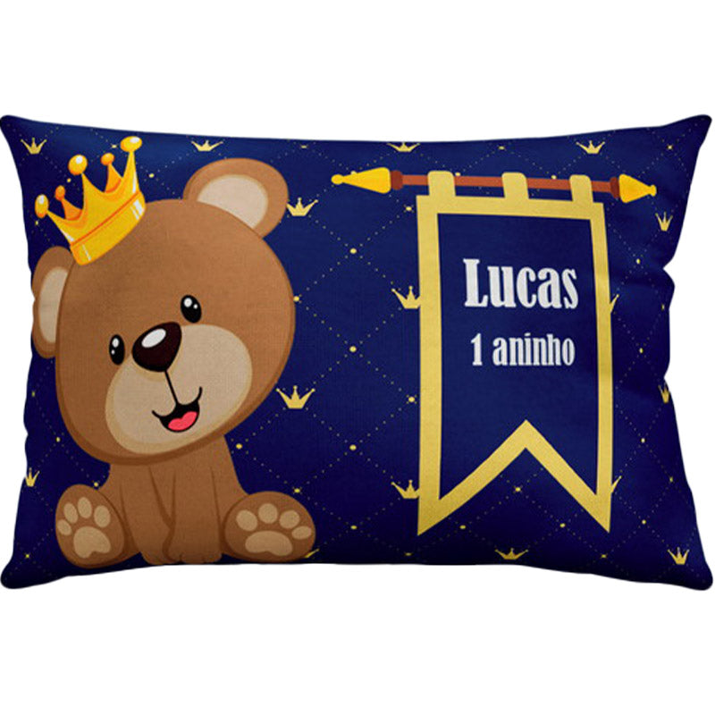 Almofada personalizada Retangular: Reinado Azul com Urso e Coroa