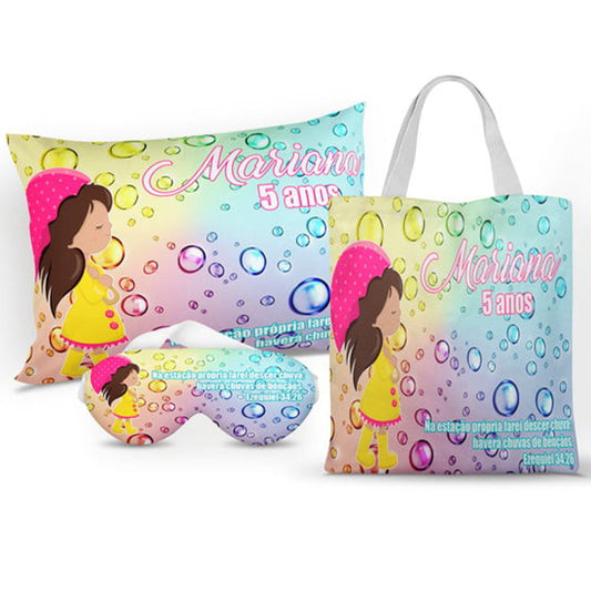 Kit Chuva de Amor personalizado: almofada 20x30 cm, ecobag 25x32 cm e máscara de dormir, estampa pastel.