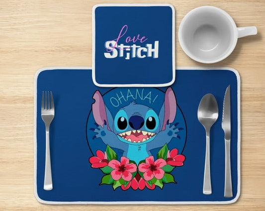 Jogo americano Stitch, azul com flores vermelhas, com porta-prato e porta-copo.