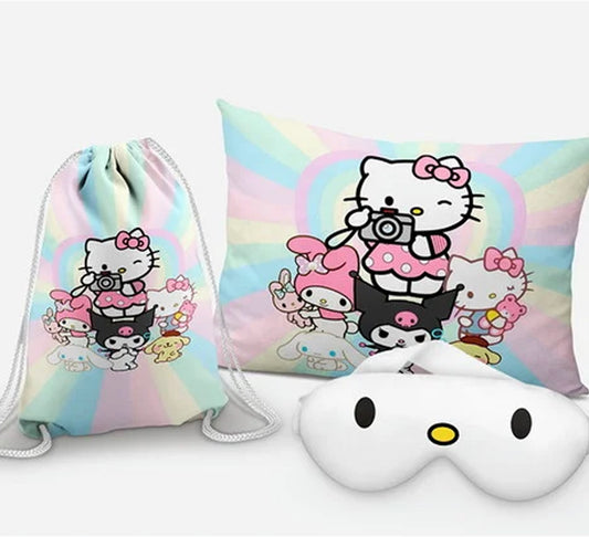 Kit Hello Kitty, colorido em tons pastel, com almofada, sacochila e máscara de dormir.