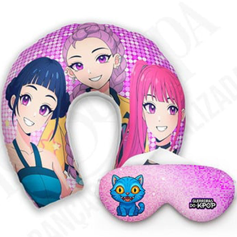 Kit infantil Guerreiras K-Pop: almofada de pescoço e máscara de dormir personalizadas, estampa rosa.