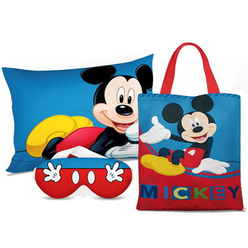 Kit Mickey personalizado: almofada 20x30 cm, ecobag 25x32 cm e máscara de dormir, estampa azul e vermelho.