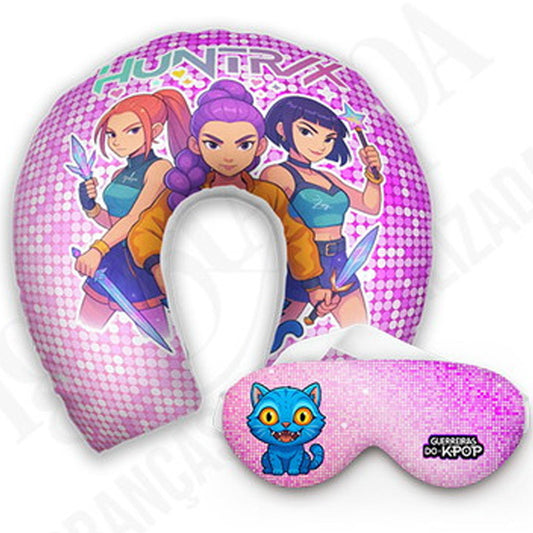 Kit infantil Guerreiras K-Pop: almofada de pescoço e máscara de dormir personalizadas, estampa rosa.