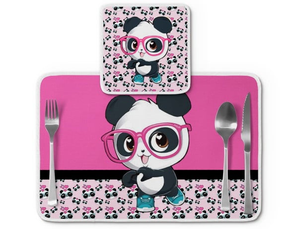 Jogo americano Luluca, panda com fundo rosa, com porta-prato e porta-copo.
