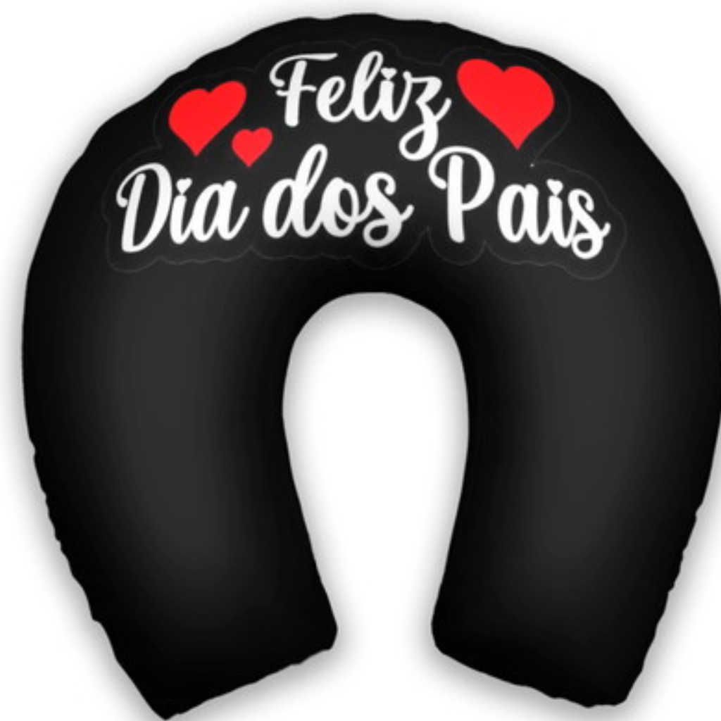 Almofada de pescoço adulto personalizada: fundo preto, frase branca e corações vermelhos.