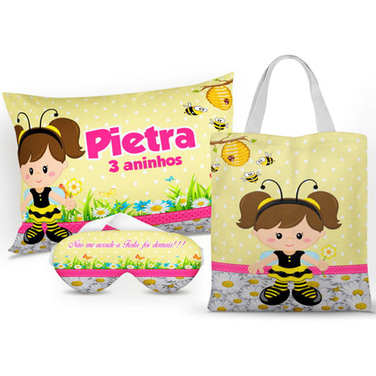 Kit Abelhinha personalizado: almofada 20x30 cm, ecobag 25x32 cm e máscara de dormir, estampa amarelo.
