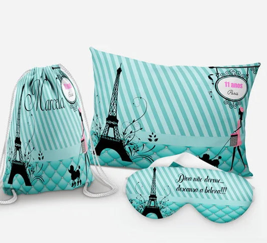 Kit Paris, turquesa com listras, com almofada, sacochila e máscara de dormir.