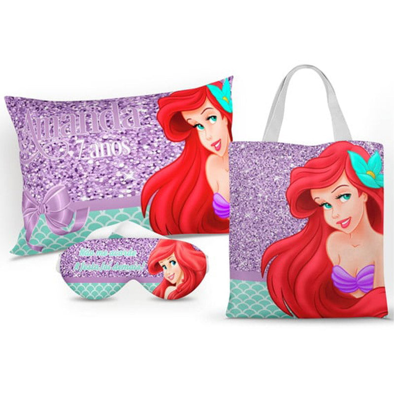 Kit Ariel personalizado: almofada 20x30 cm, ecobag 25x32 cm e máscara de dormir, estampa lilás.