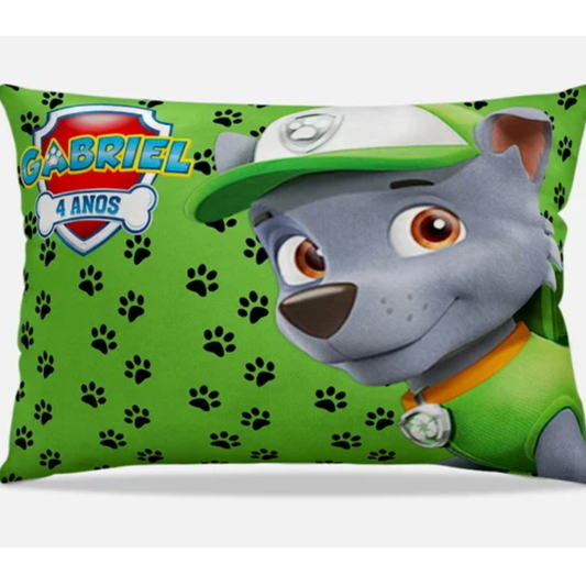 Almofada personalizada Retangular: Rocky Verde com Patinhas Pretas