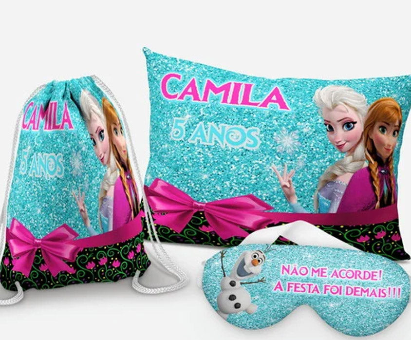 Kit Frozen, azul e rosa com flores, com almofada, sacochila e máscara de dormir.