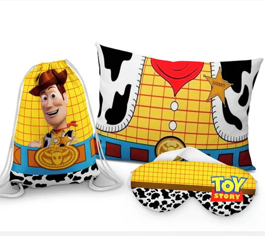 Kit Toy Story Woody, amarelo com xadrez, com almofada, sacochila e máscara de dormir.