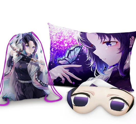 Kit Shinobu, roxo com personagem, com almofada, sacochila e máscara de dormir.