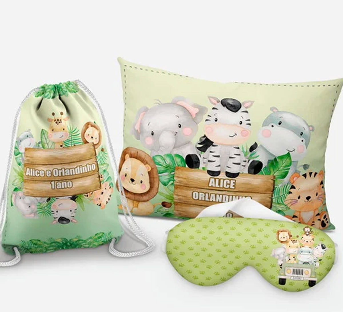 Kit Safari, verde com animais baby, com almofada, sacochila e máscara de dormir.
