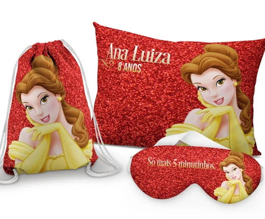 Kit Bela e a Fera, vermelho com princesa, com almofada, sacochila e máscara de dormir.