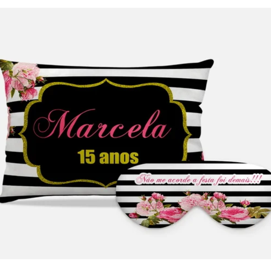 Kit 15 Anos personalizado: almofada retangular e máscara de dormir, estampa listras e rosas.