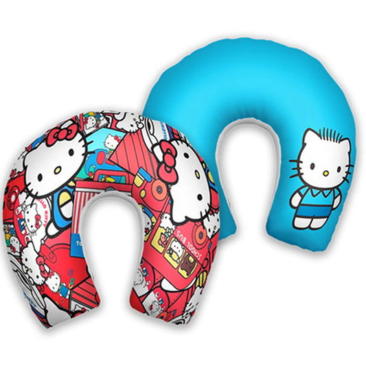 Almofada de pescoço infantil Hello Kitty: Hello Kitty em destaque em área azul, com desenhos coloridos do tema.