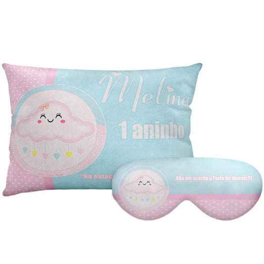 Kit Chuva de Bênçãos personalizado: almofada retangular e máscara de dormir, estampa rosa e azul.