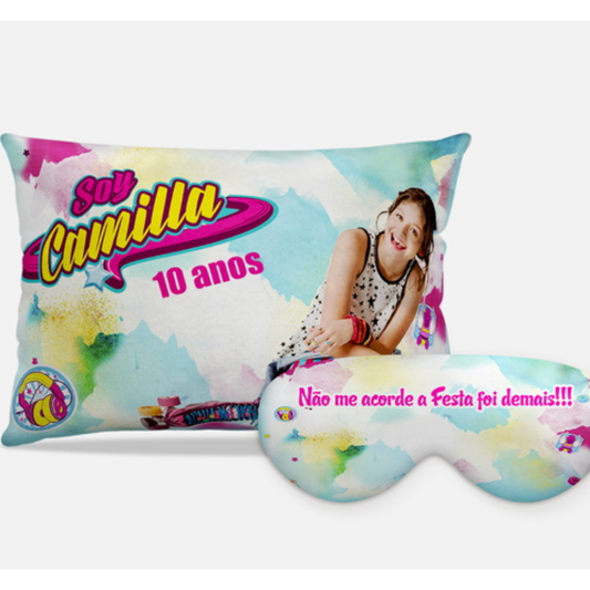 Kit Soy Luna personalizado: almofada retangular e máscara de dormir, estampa azul e rosa.