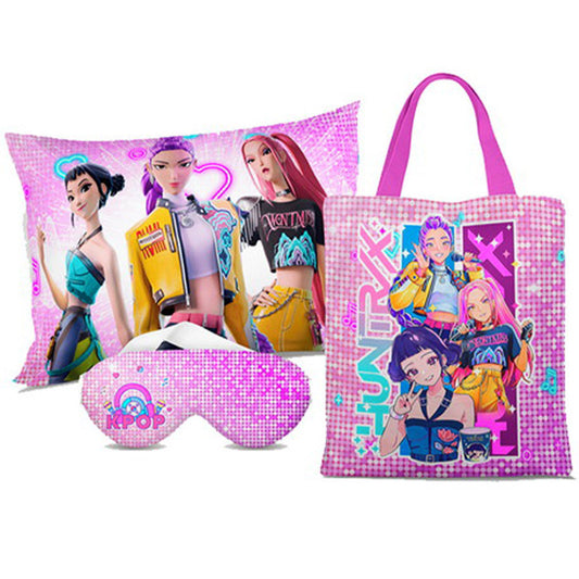Kit Guerreiras K-Pop personalizado: almofada 20x30 cm, ecobag 25x32 cm e máscara de dormir, estampa rosa.
