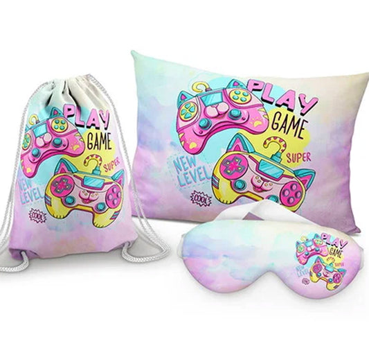 Kit Gamer, rosa com controles, com almofada, sacochila e máscara de dormir.