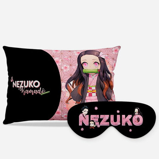 Kit Nezuko personalizado: almofada retangular e máscara de dormir, estampa rosa e preto.