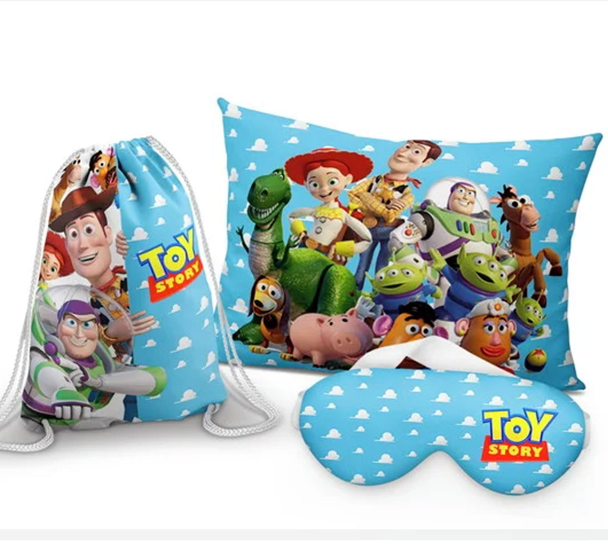 Kit Toy Story, azul com nuvens, com almofada, sacochila e máscara de dormir.