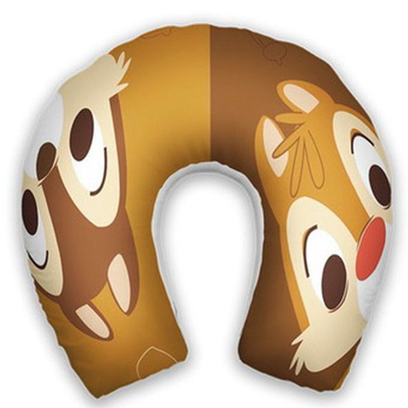 Almofada de pescoço infantil Tico e Teco: rostos dos personagens em destaque em tons de marrom e bege.