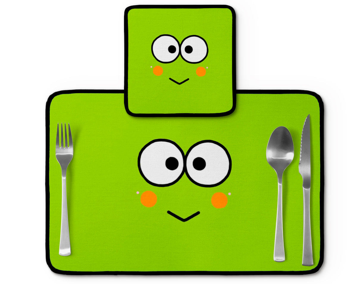 Jogo americano Keroppi, verde com olhos grandes, com porta-prato e porta-copo.