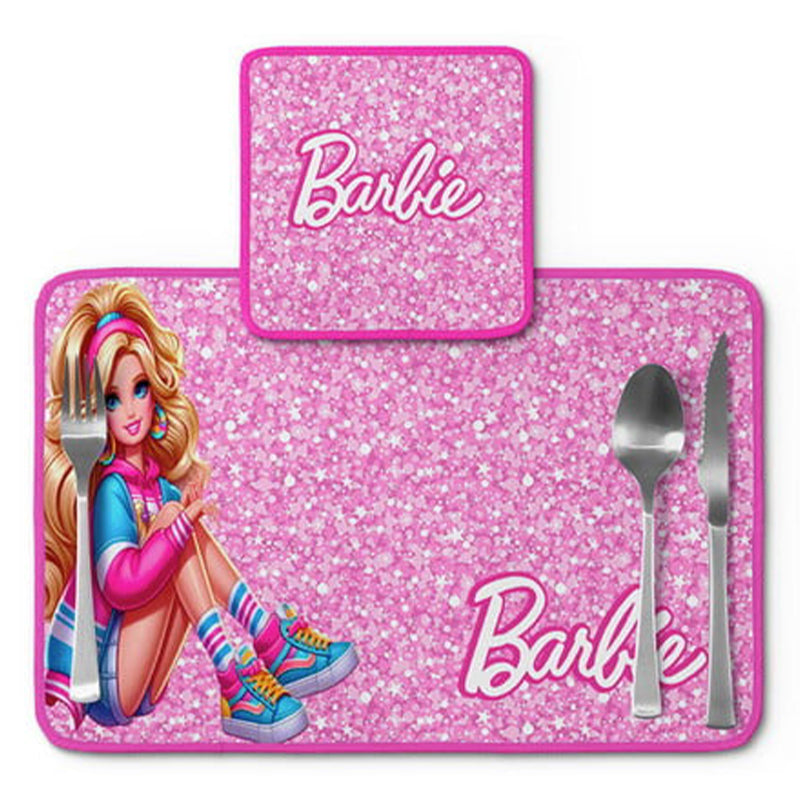 Jogo americano Barbie, rosa com estampa pontilhada, com porta-prato e porta-copo.
