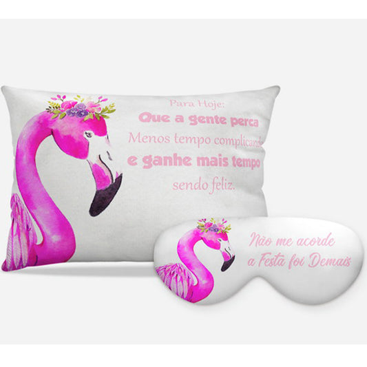 Kit Flamingo personalizado: almofada retangular e máscara de dormir, estampa rosa e branco.