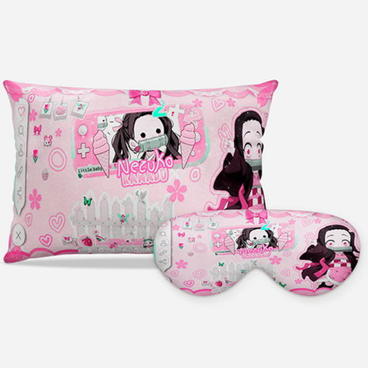 Kit Nezuko personalizado: almofada retangular e máscara de dormir, estampa rosa e xadrez.