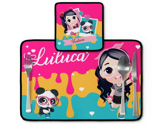 Jogo americano Luluca, rosa e amarelo com panda, com porta-prato e porta-copo.