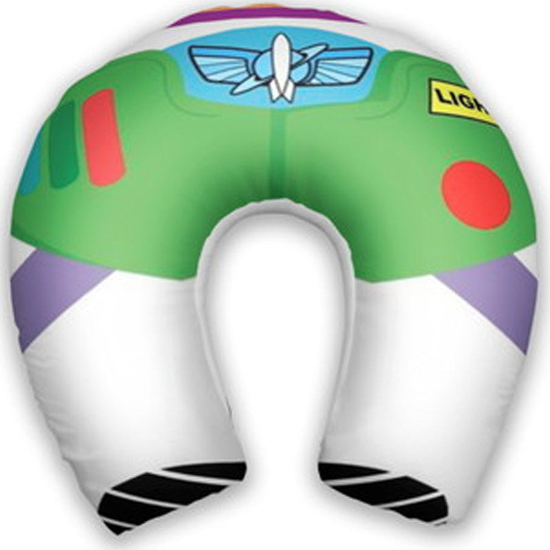 Almofada de pescoço infantil Toy Story Buzz: estampa inspirada no uniforme de Buzz Lightyear, em verde, branco e roxo.