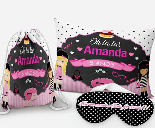 Kit Paris, rosa e preto com poás, com almofada, sacochila e máscara de dormir.